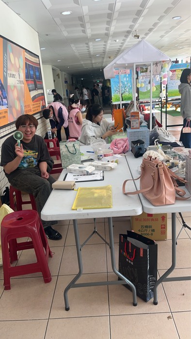 賣了好多東西出去喔!圖片